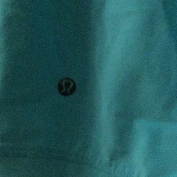 Men’s Lululemon workout shorts - Picture 3 of 4